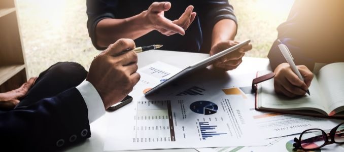Team dashboards help sales managers track their team’s sales readiness progress.